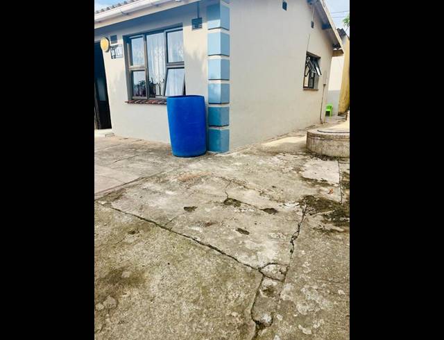 6 BEDROOM HOUSE FOR SALE IN UMLAZI A